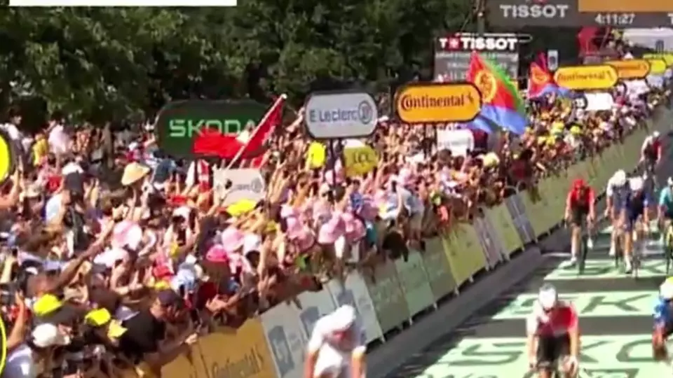 Fahnenschwenker ist zurück! | Türkische Flagge in jeder Tour de France 2024 Zieleinfahrt, wieder. | InStream Clips 😉