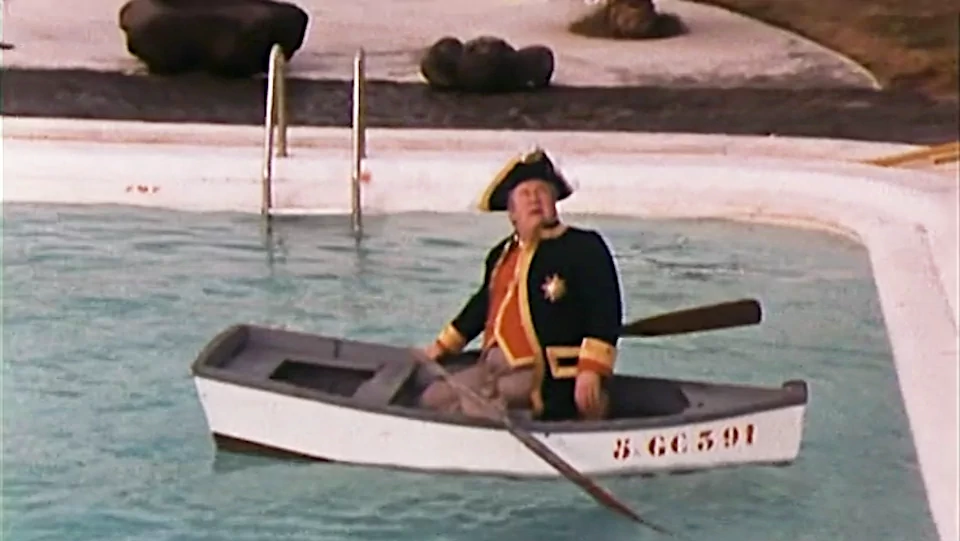 Sir Peter Ustinov in seinem TV Special "Ustinovs Zeichenstunde" (1974)